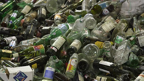 碎玻璃制成的沙子