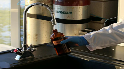 分析水样中的总氨量