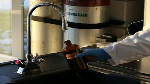 分析水样中的游离氨