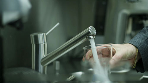 去除水中氟化物