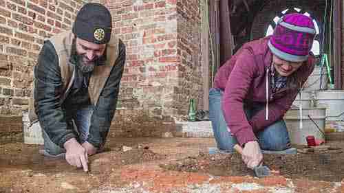 纪念教堂的考古发库尔