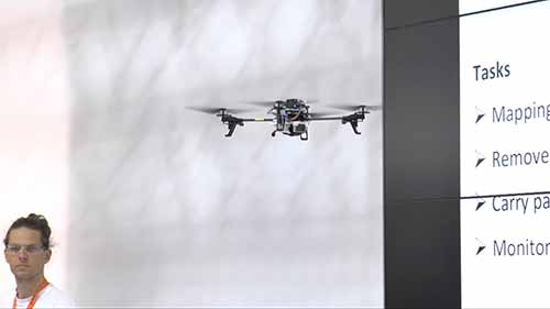 利用机器人协作执行搜救任务