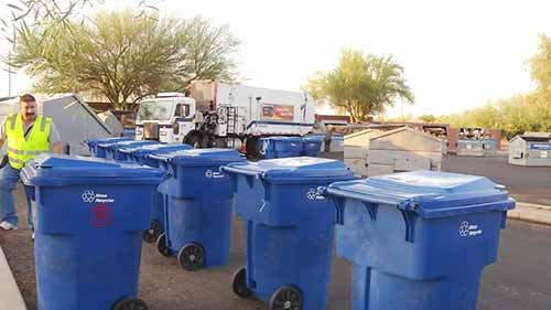 新的固体垃圾回收箱