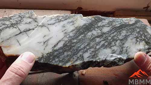 如何鉴别岩石中的金子