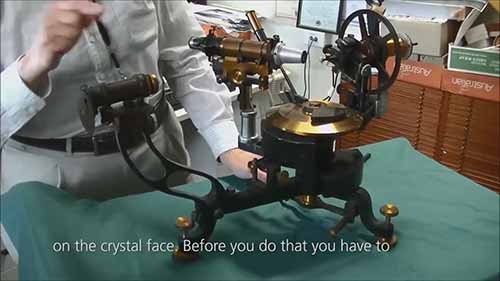 反射测角仪的工作原理