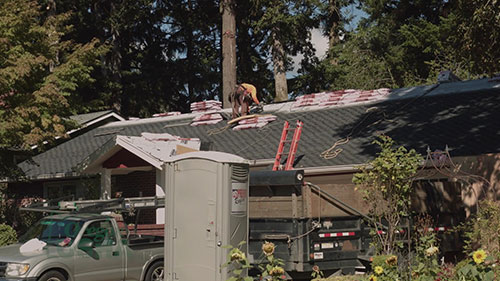 屋顶施工和居民安全