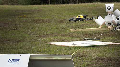 利用无人机执行搜救任务