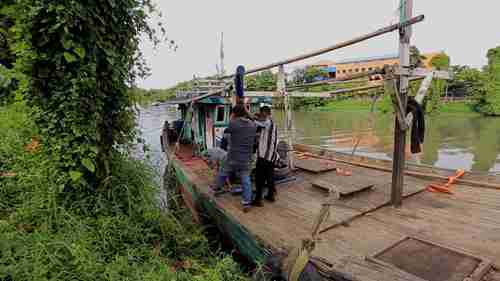 用截流污水管清理水域