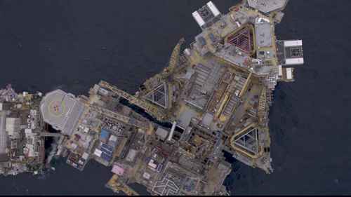 在海上石油平台工作