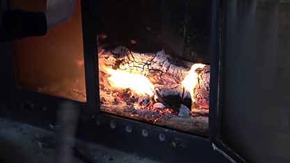 用木材燃烧式壁炉供暖