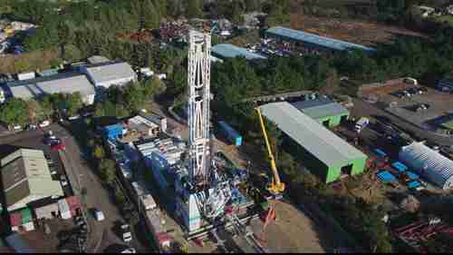 深层地热发电项目的钻探场景