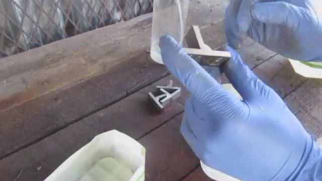 对试样进行酸蚀检验