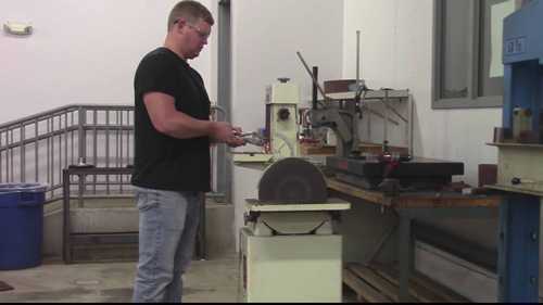 通过酸蚀检查焊缝的渗透