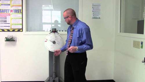 如何进行夏比冲击试验