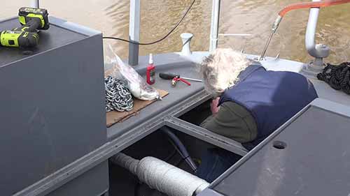 在小游船上安装中央供暖系统