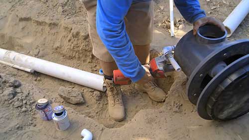 打造锦鲤池 12 底部排水系统