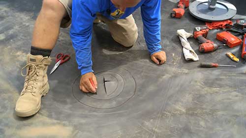 打造锦鲤池 16 连接底部排水系统