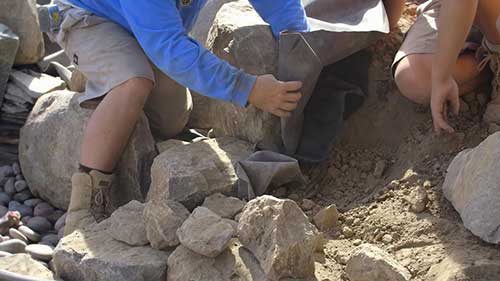 打造锦鲤池 27 摆放岩石