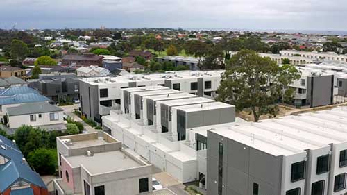 澳洲美宅：拥有现代厨房和室内设计的建筑商自己的家