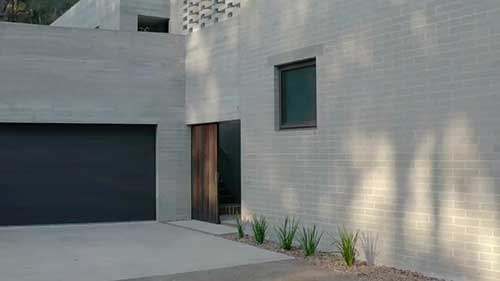 澳洲美宅：被设计成防火避难所的丛林之家