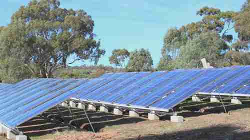 阿布扎比的太阳能海水淡化厂