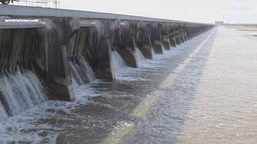 伯尼特·加利溢洪道