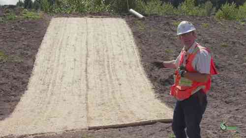 如何安装防侵蚀植被毯