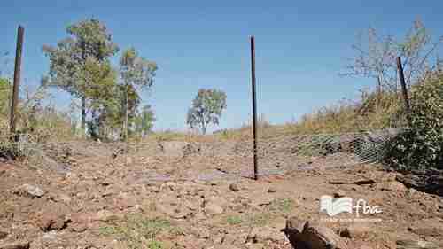 建造拦砂坝解决沟壑侵蚀