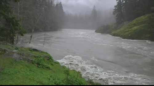 艾尔华河上的漂流堰