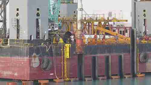 岸壁板桩的安装