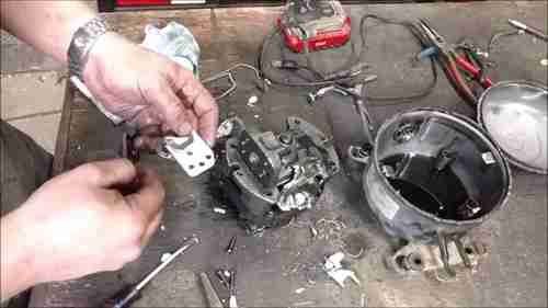 冰箱压缩机构件拆解