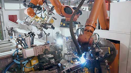 KUKA机器人焊接汽车梯架