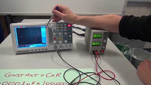 使用示波器测量电压