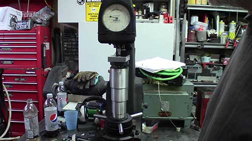 洛氏硬度计的工作原理