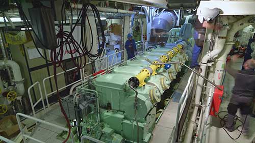 世界首艘双燃料集装箱船完成改造