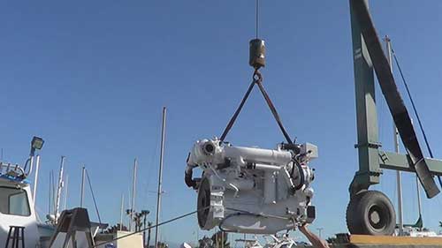 钓鱼艇发动机的安装