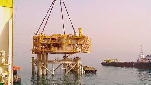 钻井平台导管架和上部结构的安装