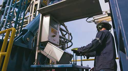 向海底3万英尺进军