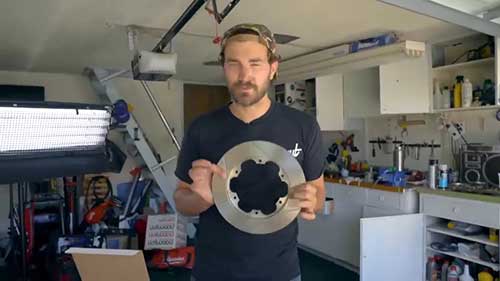 安装大型汽车制动套件