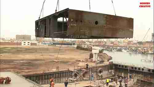 技艺精湛的造船厂焊工