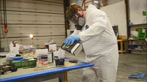 喷涂船漆1：涂面漆