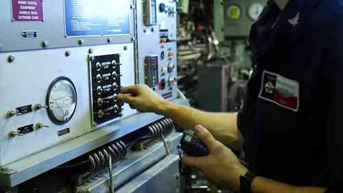 核潜艇的辅机舱