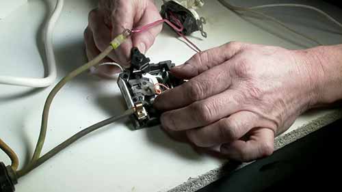 断路器的工作原理