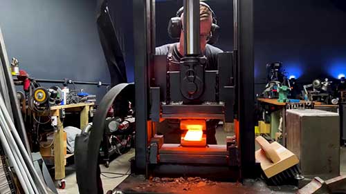 25吨台式锻压机