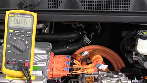 拆卸雪佛兰Bolt EV电池包