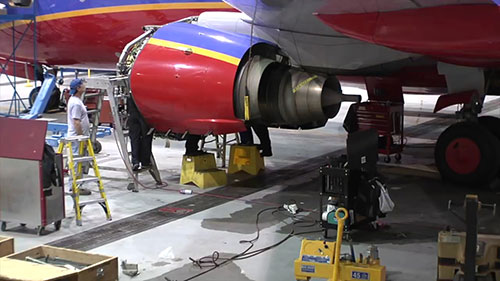 波音737发动机更换