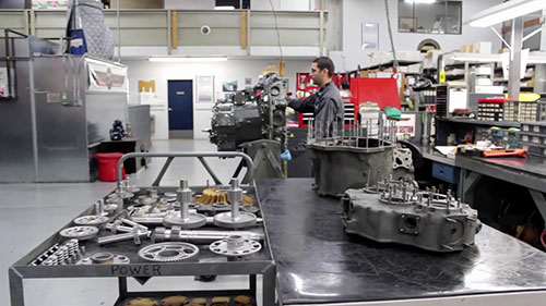 星形发动机维修中心