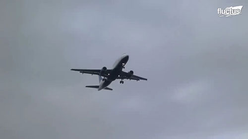 修理大型喷气式发动机