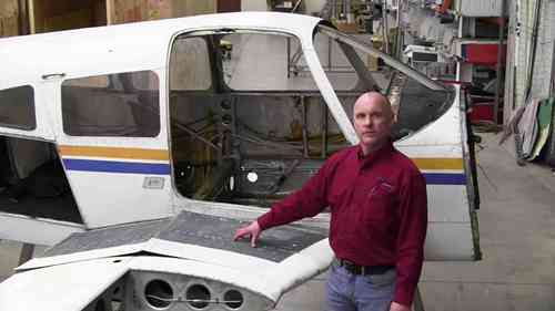 派珀PA28/32飞机侧翼维修