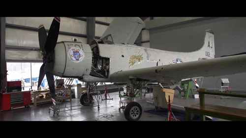 修理飞机的纵梁